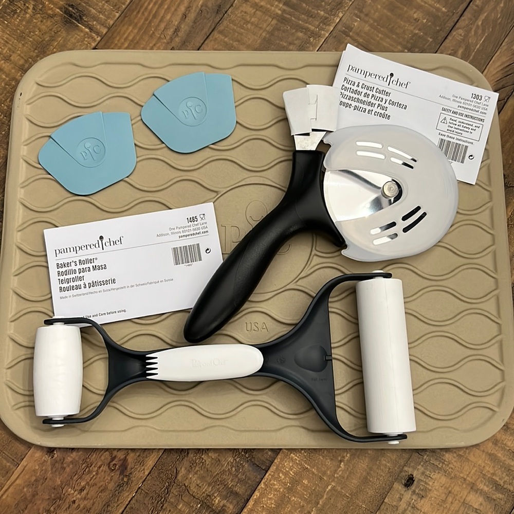 Pampered Chef accessories. NEW